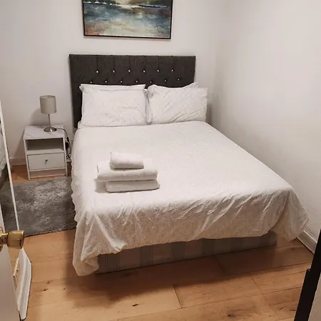 Two Bedroom In Paddington,