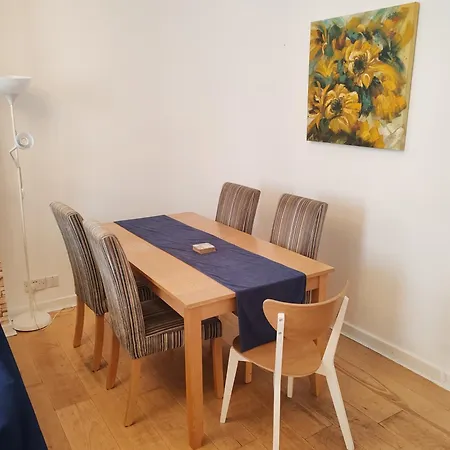 Two Bedroom In Paddington, Apartment *
