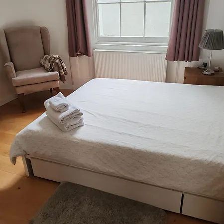 Two Bedroom In Paddington, London