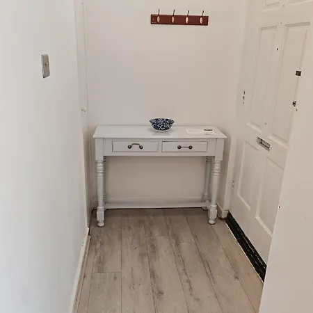 Two Bedroom In Paddington, Apartment
