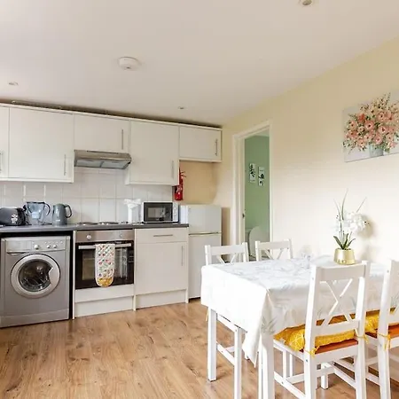 Beautiful Flat In Morden Near Wimbledon