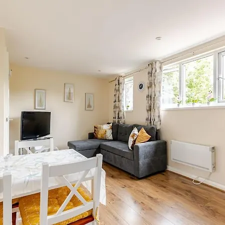 Apartment Beautiful Flat In Morden Near Wimbledon Morden (Greater London)