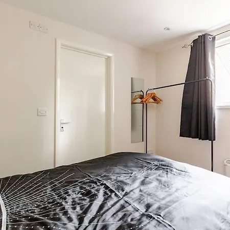 Beautiful Flat In Morden Near Wimbledon
