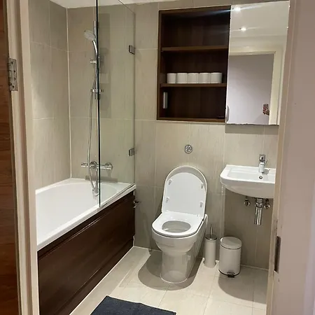 Lägenhet Comfortable 4 Family London