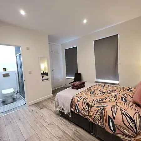 Dunamis Staycation West * Croydon
