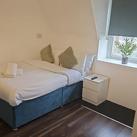 Knightsbridge Apartment *