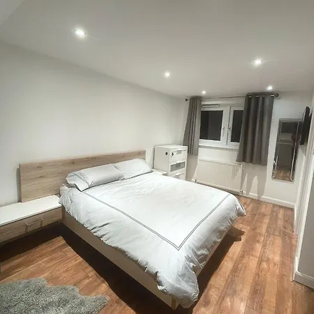 Spacious Private In Vibrant South London * Thornton Heath