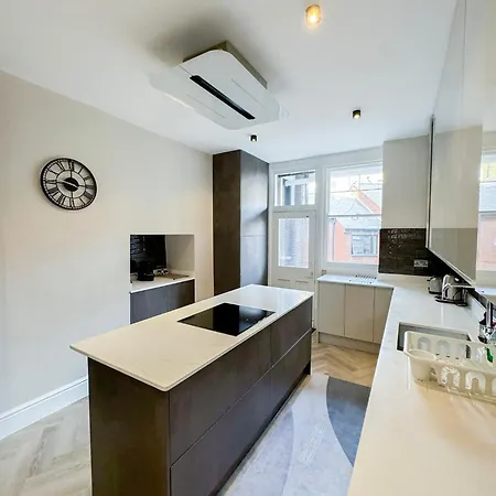 Lux 4 Bedroom In Baker St Near Regent's Park London