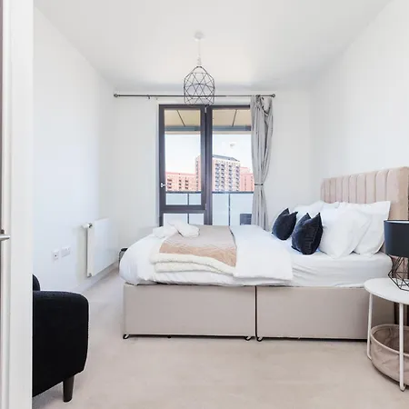 Modern Flat Canary Wharf, Close To Apartment *