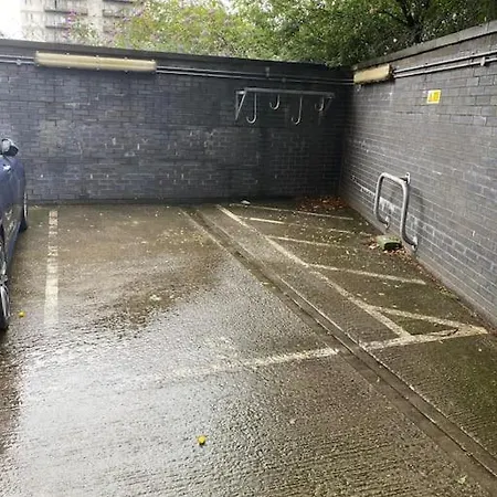 Modern 3 Beds 2 Bath Flat - Parking & Sleeps 6