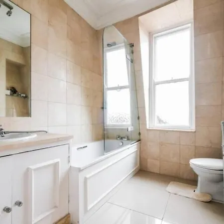 Harrods-knightsbridge Flat In Kb89