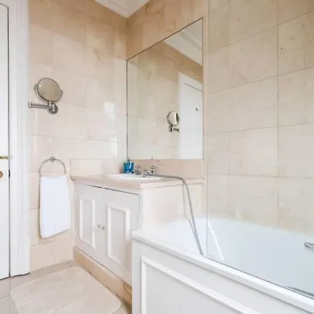 Harrods-knightsbridge Flat In Kb89