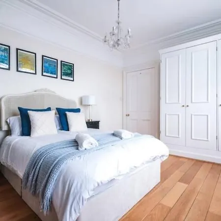 Harrods-knightsbridge Flat In Kb89 London