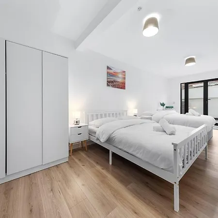 Spacious Sleep 14 - 1 Min From Tooting Station Mr3 公寓 伦敦