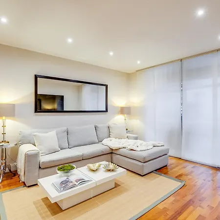 Chic 2br Haven Nestled In Vibrant Battersea Apartment