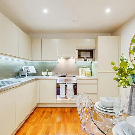 Apartment Chic 2br Haven Nestled In Vibrant Battersea London