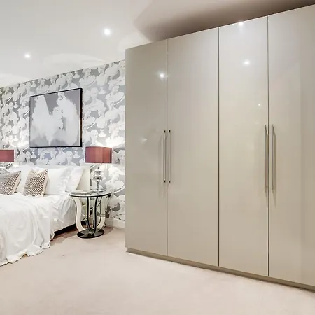 Chic 2br Haven Nestled In Vibrant Battersea London