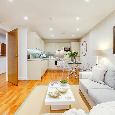 Chic 2br Haven Nestled In Vibrant Battersea Apartment *