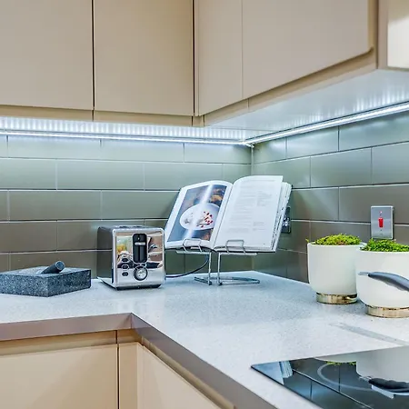 Apartment Chic 2br Haven Nestled In Vibrant Battersea London