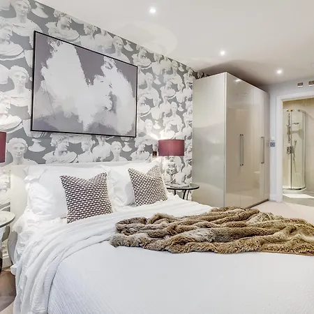 Chic 2br Haven Nestled In Vibrant Battersea