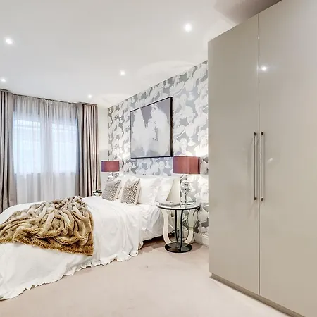 Chic 2br Haven Nestled In Vibrant Battersea *