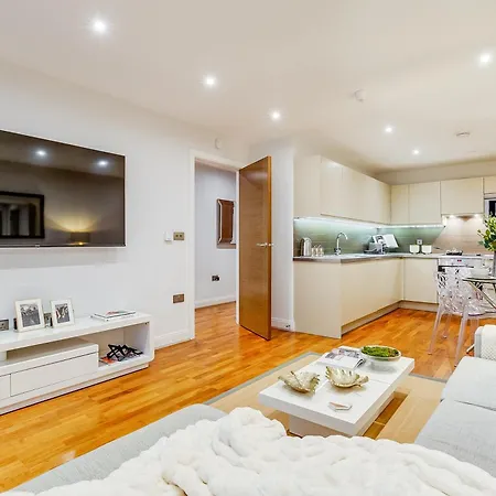 Chic 2br Haven Nestled In Vibrant Battersea Apartment *
