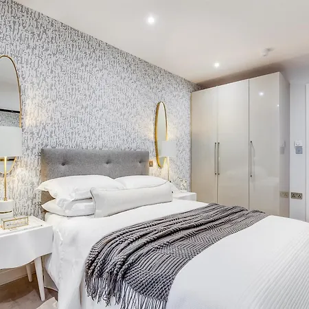 Chic 2br Haven Nestled In Vibrant Battersea *
