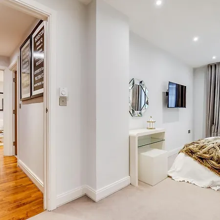 Chic 2br Haven Nestled In Vibrant Battersea London