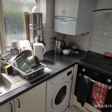 Homestay Comfort Spacious Double In Chingford, London 1