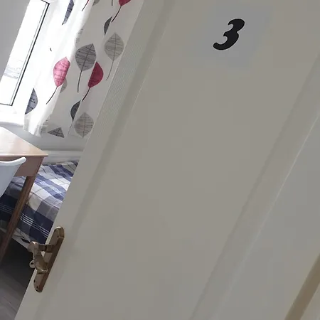 Comfort Spacious Double In Chingford, London 1 *