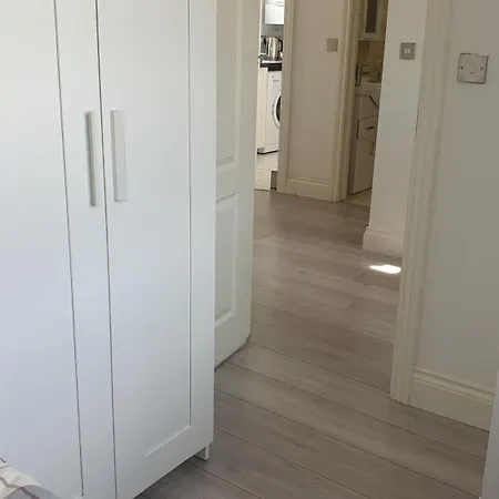 Homestay Comfort Spacious Double In Chingford, London 1 *
