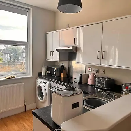 1 Bedroom In Se13 Apartment *