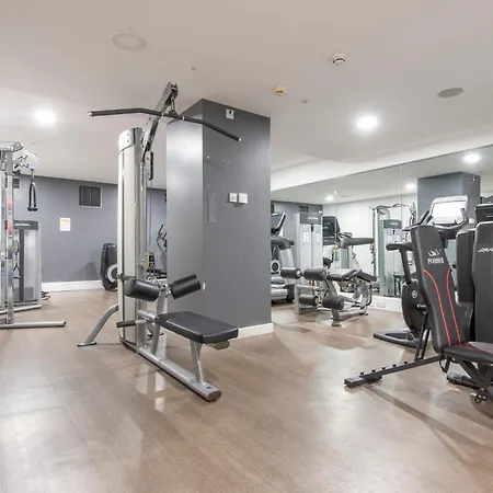 24hr Concierge, Gym, Pool, Museum, Shopping Centre *