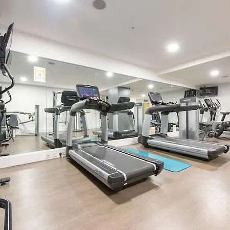 24hr Concierge, Gym, Pool, Museum, Shopping Centre London