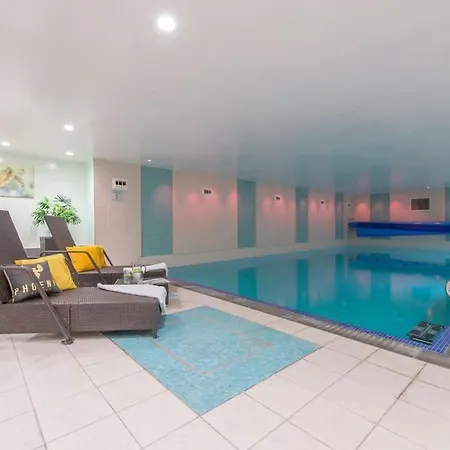 24hr Concierge, Gym, Pool, Museum, Shopping Centre London