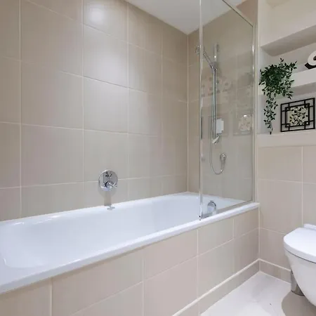 24hr Concierge, Gym, Pool, Museum, Shopping Centre * London