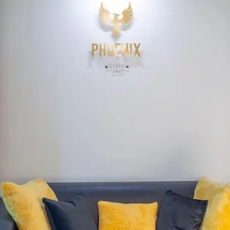 24hr Concierge, Gym, Pool, Museum, Shopping Centre Apartment
