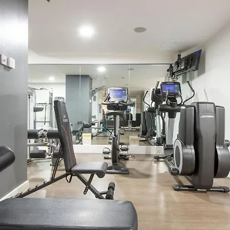 Apartment 24hr Concierge, Gym, Pool, Museum, Shopping Centre