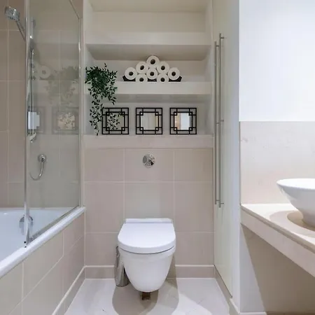 Apartment 24hr Concierge, Gym, Pool, Museum, Shopping Centre London