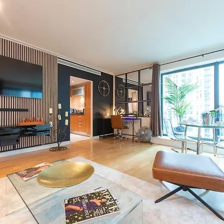 24hr Concierge, Gym, Pool, Museum, Shopping Centre London