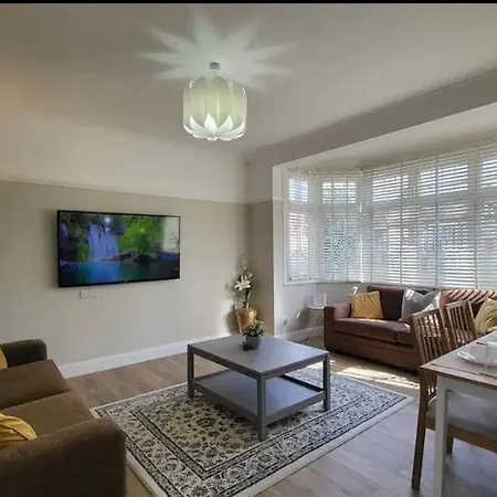 Beautiful 4bedroom 2bath Wifi And Free Parking Apartment South Norwood