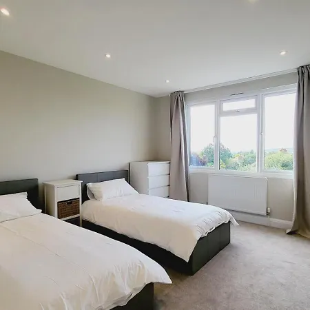 Beautiful 4bedroom 2bath Wifi And Free Parking Apartment