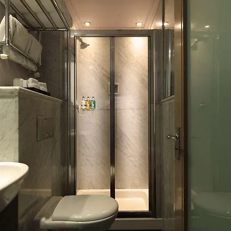 Radisson Blu Hotel, Marble Arch - Formerly Sussex Hotel London