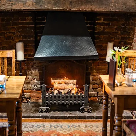 The Red Lion Отель Хитроу