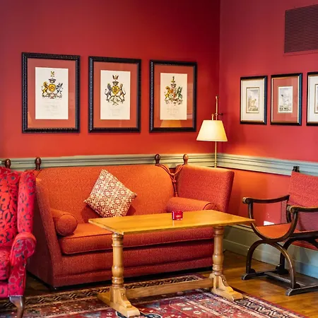 The Red Lion 3* Хитроу