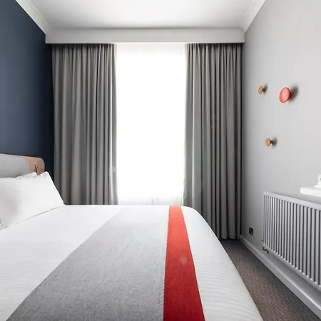 Express Victoria By Ihg Hotel