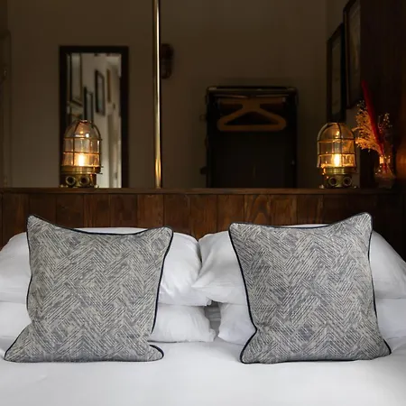 The Pilot Inn Мини-отель 3*