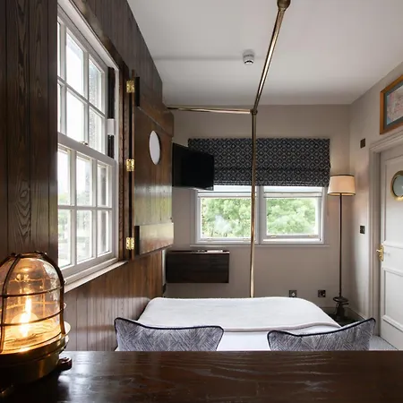 Мини-отель The Pilot Inn 3*