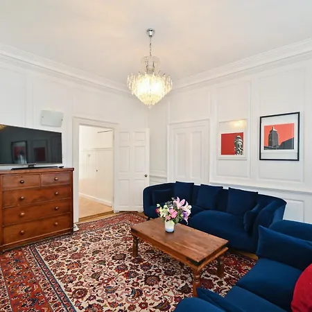 Spacious Soho On Quaint Cobbled Street * London