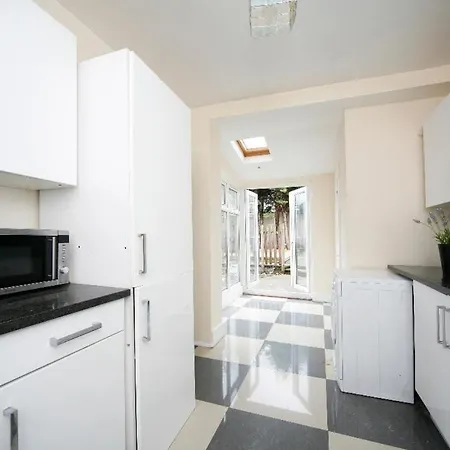 Comfy Doubles Apartmanhotel *